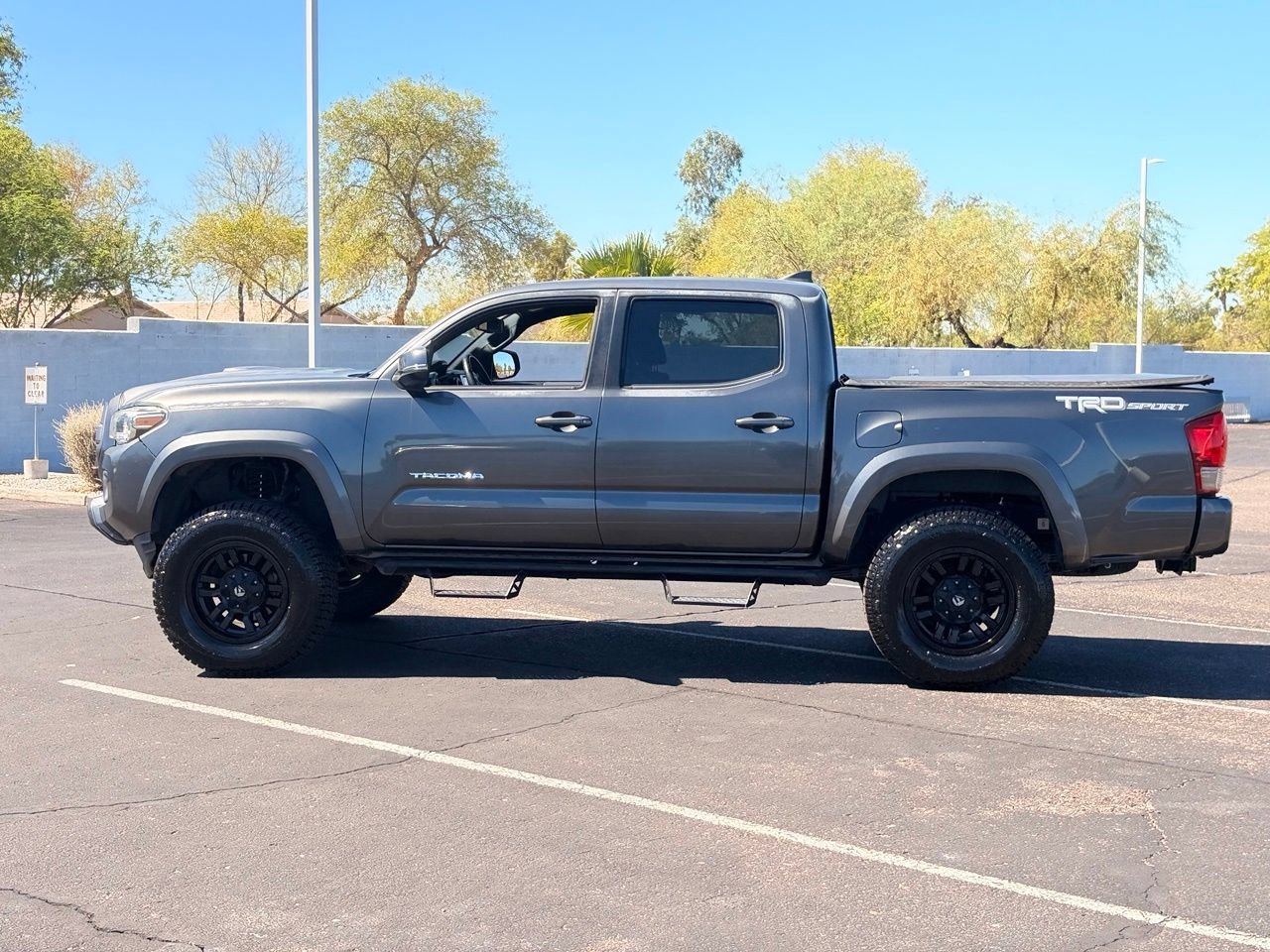 Used 2016 Toyota Tacoma TRD Sport w/ Towing Package RWD image 3