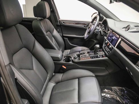 Certified 2025 Porsche Macan S AWD/4WD image 19