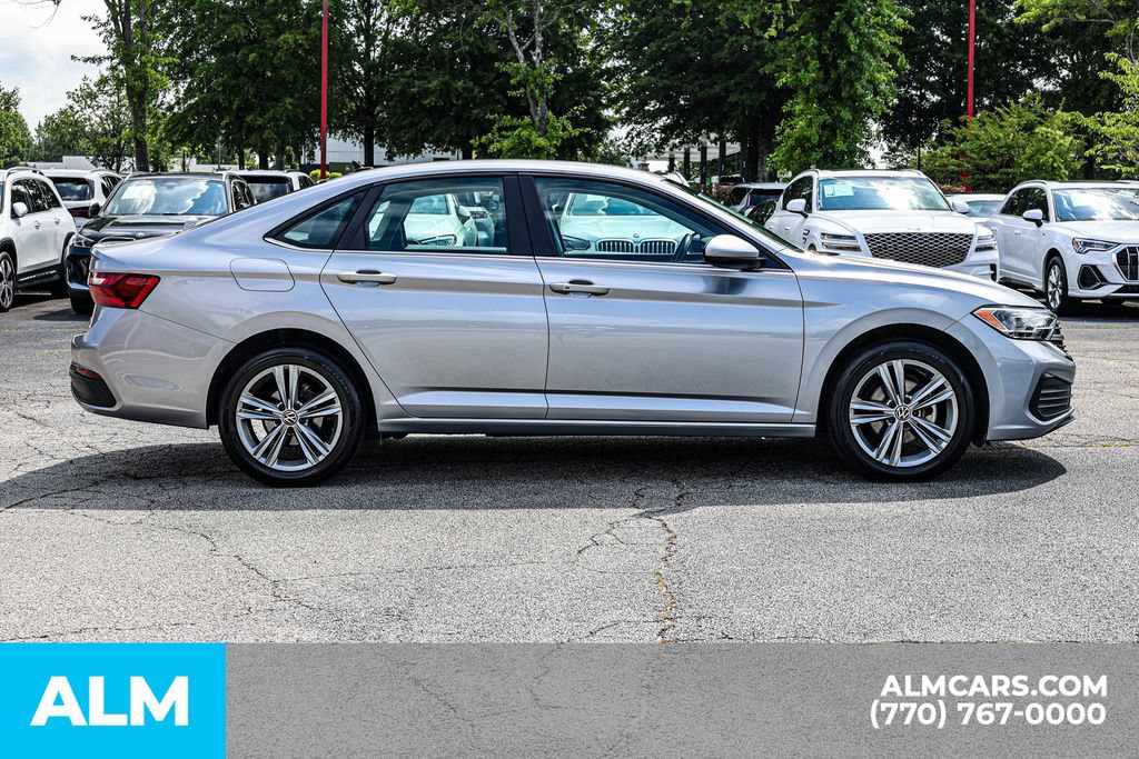 Used 2024 Volkswagen Jetta SE FWD image 9