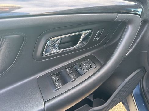 Used 2018 Ford Taurus SHO image 8