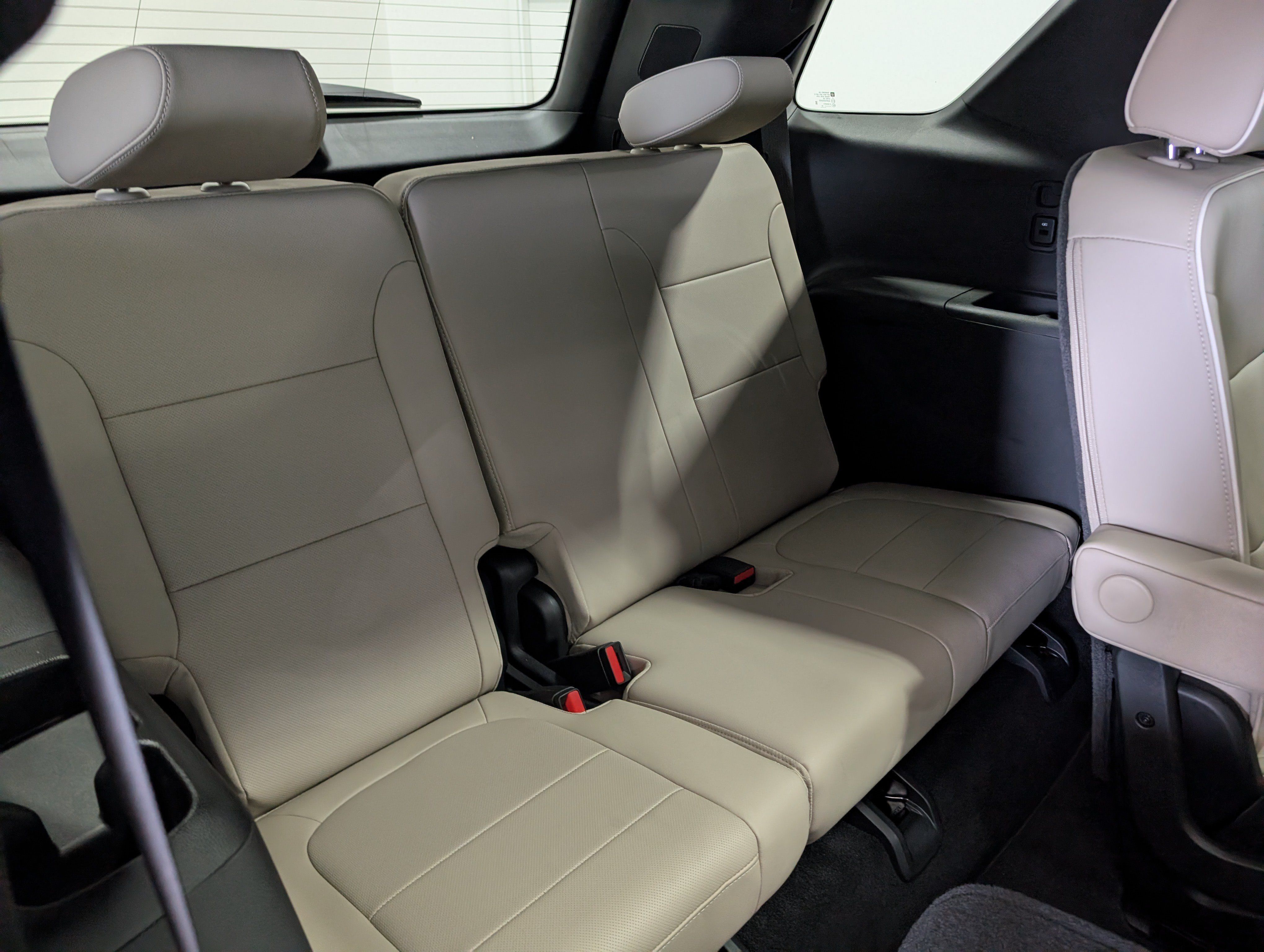 Used 2023 Chevrolet Traverse Premier FWD image 16