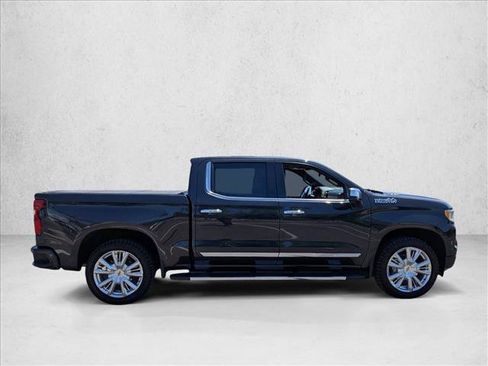 Used 2023 Chevrolet Silverado 1500 High Country w/ High Country Premium Package AWD/4WD image 4
