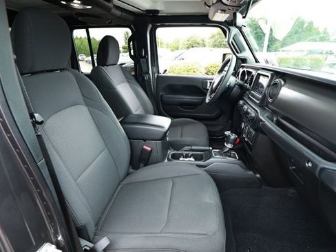 Used 2023 Jeep Gladiator Sport AWD/4WD image 26