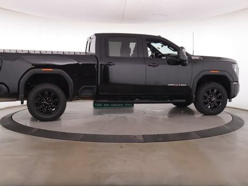 Used 2024 GMC Sierra 2500 AT4 w/ Technology Package AWD/4WD image 6