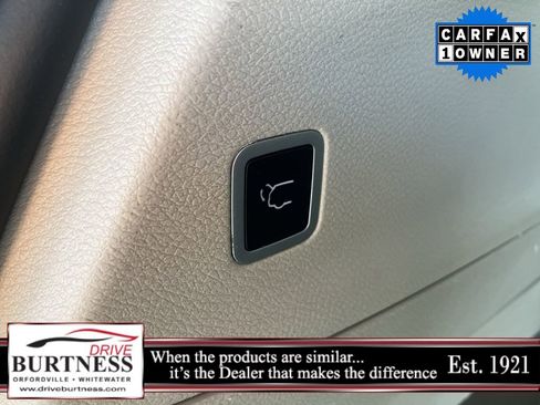 Used 2024 Chrysler Pacifica Touring-L FWD image 19
