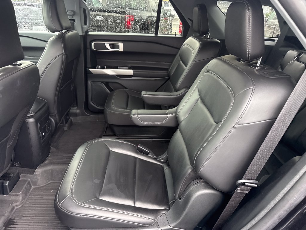 Used 2024 Ford Explorer XLT w/ Equipment Group 202A AWD/4WD image 18