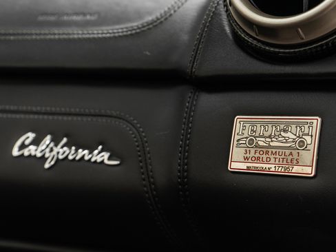Used 2011 Ferrari California image 30