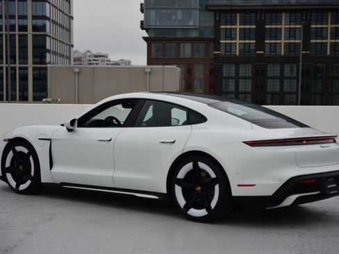 Used 2025 Porsche Taycan image 3