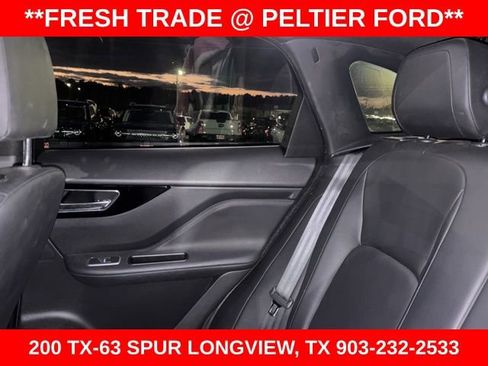 Used 2017 Jaguar F-PACE Premium image 22