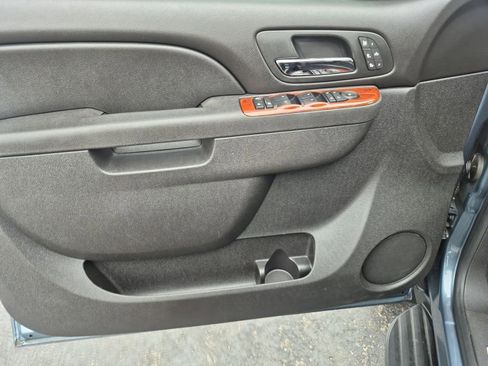 Used 2012 Chevrolet Avalanche LTZ AWD/4WD image 24