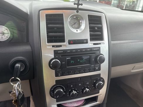 Used 2007 Chrysler 300 C RWD image 3