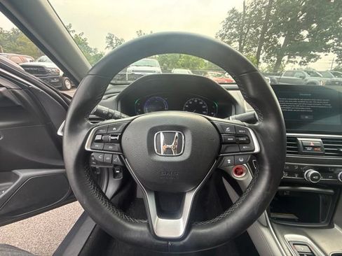 Used 2018 Honda Accord Touring image 11