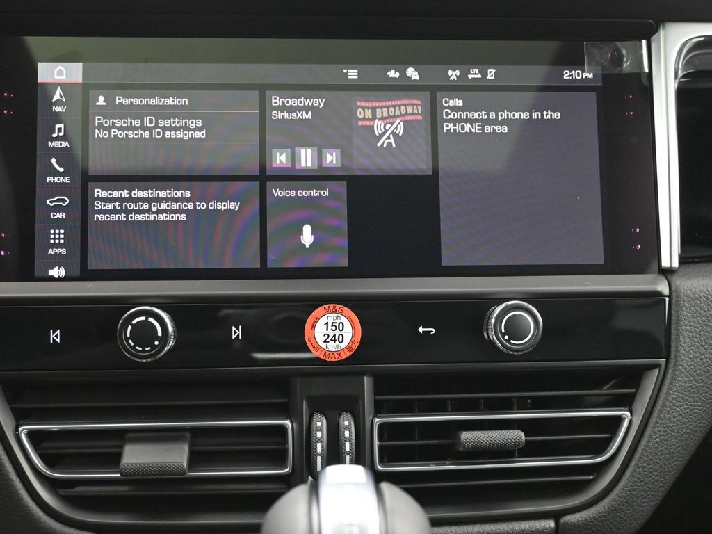 Certified 2025 Porsche Macan AWD/4WD image 10
