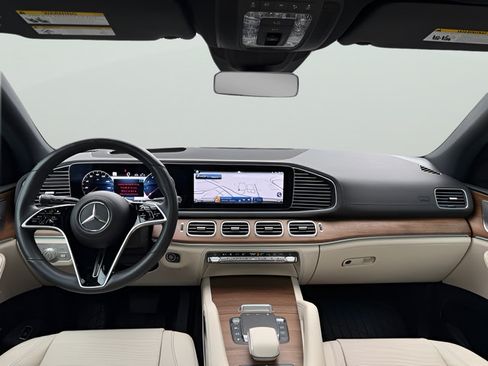 Used 2024 Mercedes-Benz GLS 450 4MATIC image 9