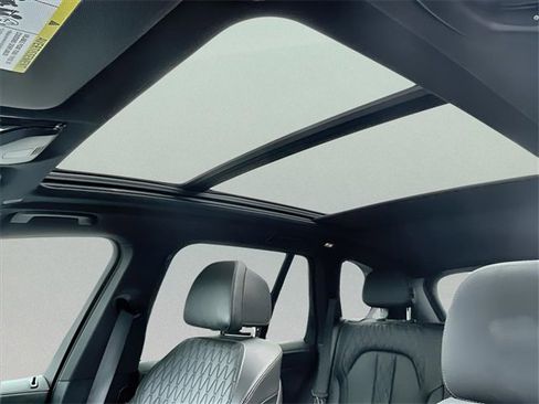 Used 2025 BMW X5 xDrive50e image 12