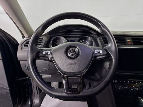 Used 2019 Volkswagen Tiguan SE w/ Panoramic Sunroof Package AWD/4WD image 13