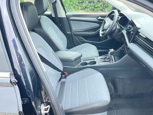 Used 2025 Volkswagen Jetta SE image 37