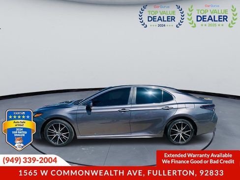 Used 2020 Toyota Camry SE image 5