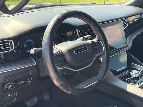 Used 2023 Jeep Wagoneer L Series III w/ Premium Group I AWD/4WD image 16
