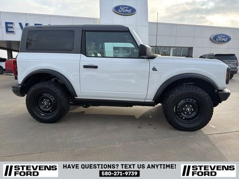 Used 2022 Ford Bronco Black Diamond image 2