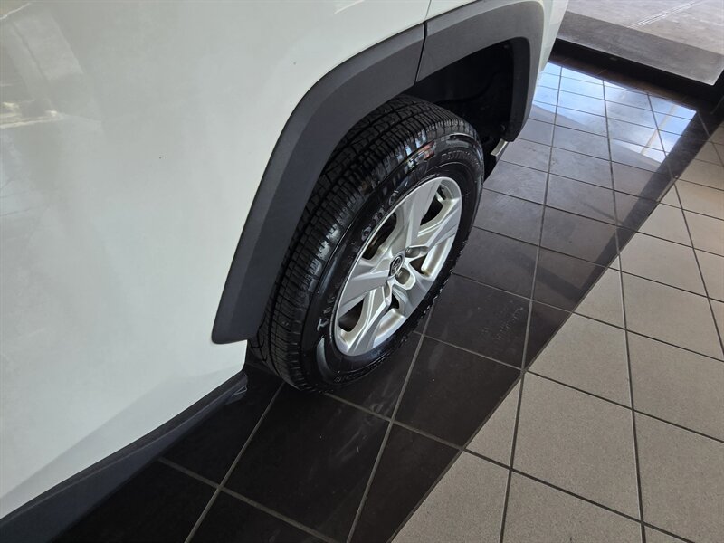 Used 2021 Toyota RAV4 XLE FWD image 33