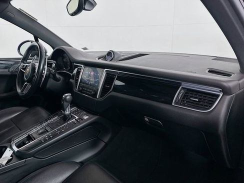 Used 2018 Porsche Macan image 27