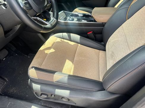 Used 2025 Chevrolet Equinox ACTIV FWD image 9