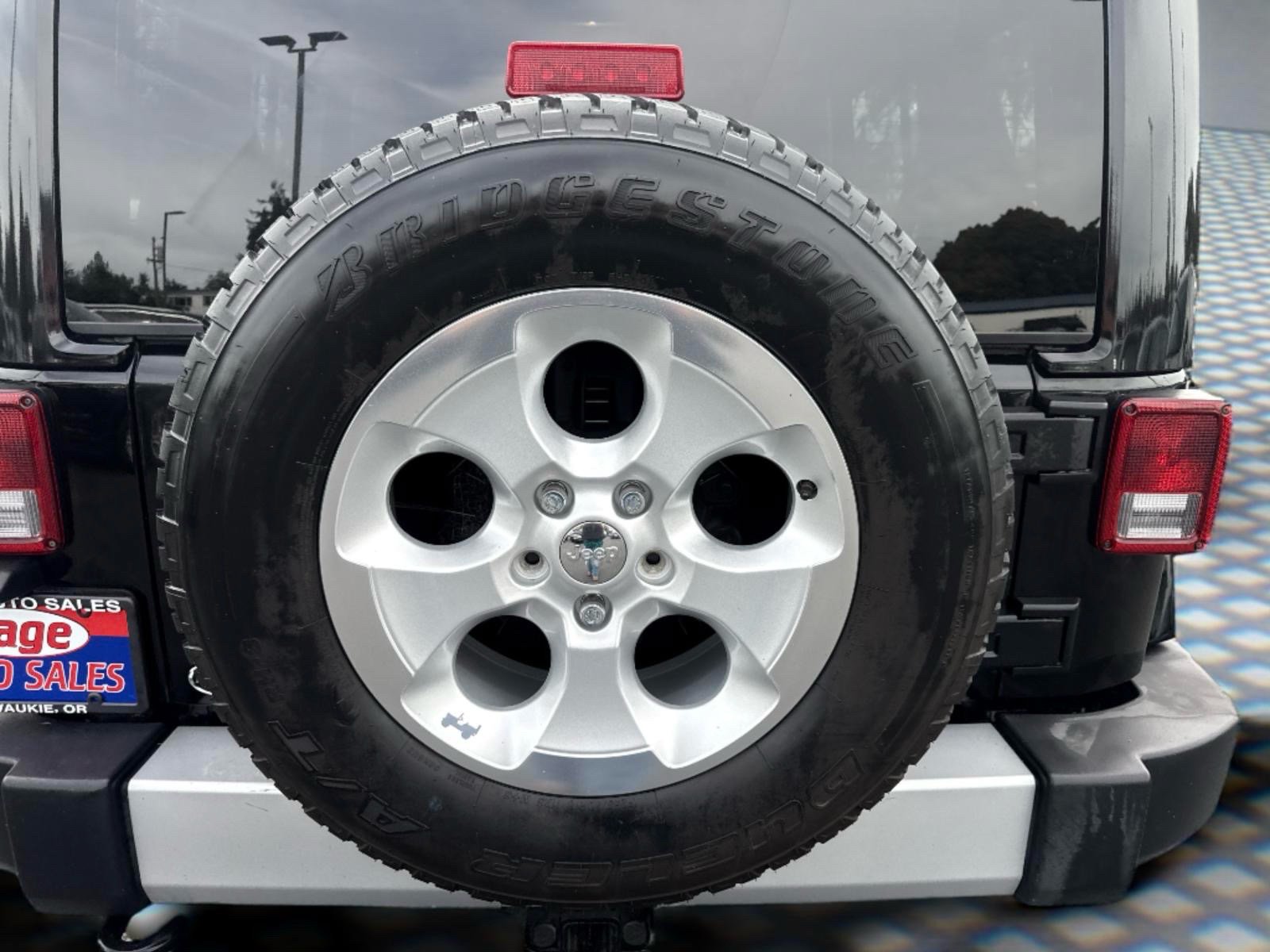 Used 2014 Jeep Wrangler Unlimited Sahara w/ Max Tow Package AWD/4WD image 6