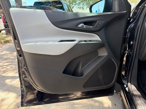 Used 2023 Chevrolet Equinox LS FWD image 17