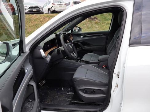 New 2026 Volkswagen Tiguan SEL R-Line image 14