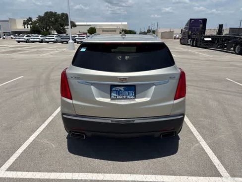 Used 2017 Cadillac XT5 Premium Luxury FWD image 4