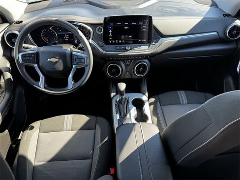 Used 2025 Chevrolet Blazer LT image 13