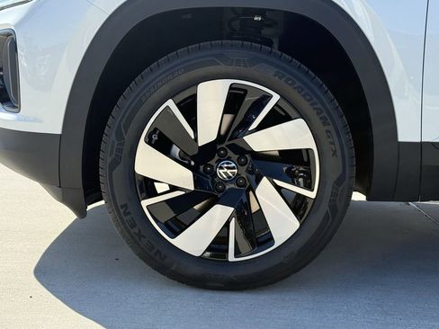 New 2026 Volkswagen Atlas Cross Sport SE image 9