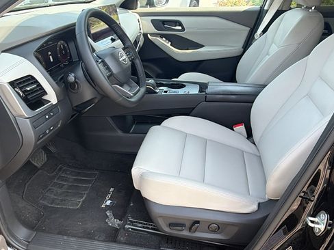 Used 2025 Nissan Rogue SL w/ SL Premium Package FWD image 17