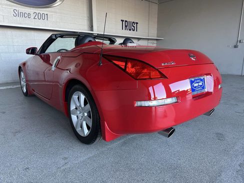 Used 2005 Nissan 350Z Touring image 10