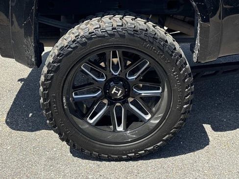 Used 2024 GMC Sierra 1500 AT4 w/ Technology Package AWD/4WD image 5