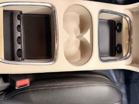 Used 2019 Dodge Grand Caravan SXT image 29