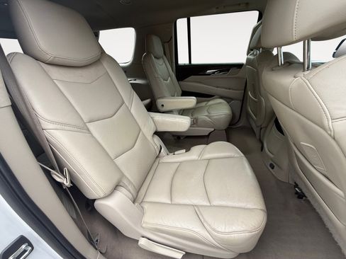 Used 2019 Cadillac Escalade ESV Premium Luxury AWD/4WD image 18