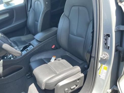Used 2024 Volvo XC40 B5 Plus w/ Climate Package AWD/4WD image 4