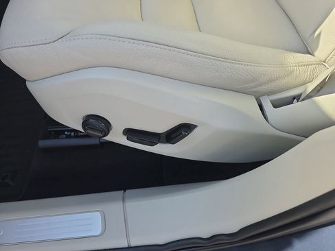 Used 2025 Volvo XC60 B5 Plus w/ Protection Package Premier image 23