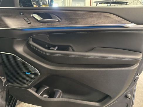 Used 2022 Jeep Grand Cherokee Overland image 36