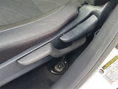 Used 2018 Nissan Kicks SV image 22