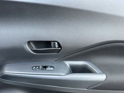 Used 2021 Nissan Kicks S image 18