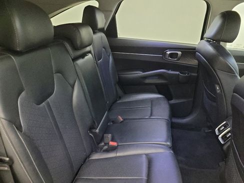 Used 2022 Kia Sorento S w/ Panoramic Sunroof Package FWD image 19