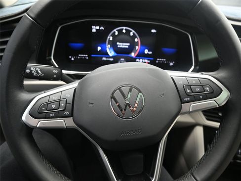 Used 2023 Volkswagen Jetta SE image 13