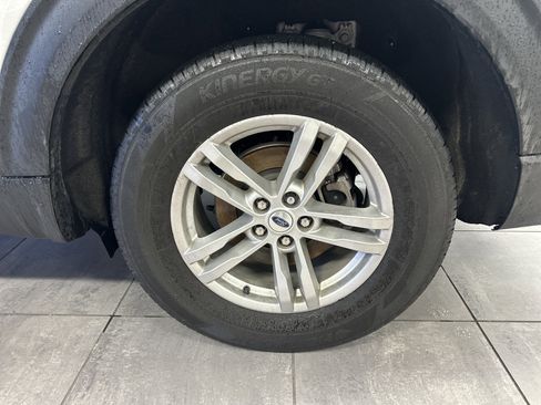 Used 2023 Ford Explorer XLT w/ Equipment Group 202A image 6