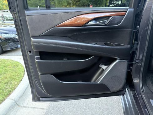 Used 2016 Cadillac Escalade ESV Luxury image 25