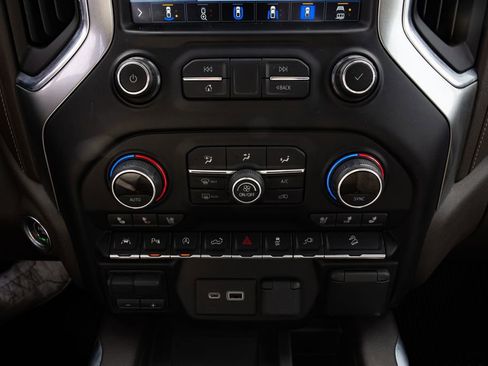 Used 2020 Chevrolet Silverado 1500 LTZ w/ LTZ Premium Package image 16