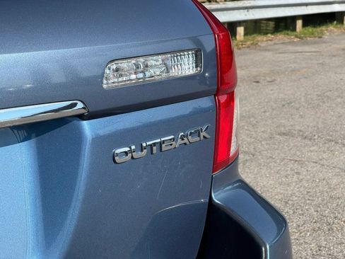Used 2008 Subaru Outback 2.5i L.L. Bean AWD/4WD image 9