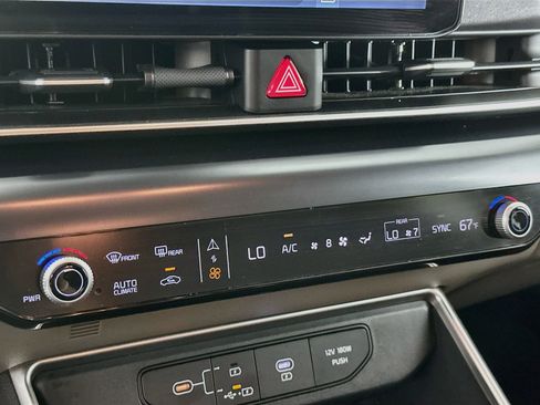 Used 2025 Kia Carnival FWD image 24